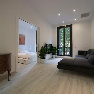 Apartment Roger De Lluria Design